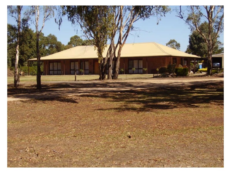 16 Fleming Drive, Broadford VIC 3658