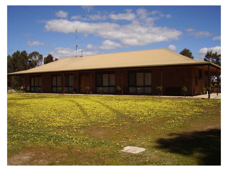 16 Fleming Drive, Broadford VIC 3658