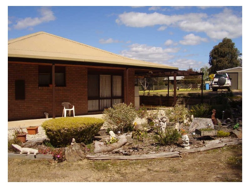 16 Fleming Drive, Broadford VIC 3658
