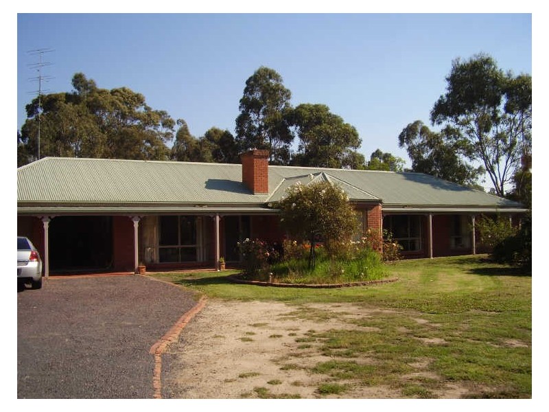 17 Fleming Drive, Broadford VIC 3658