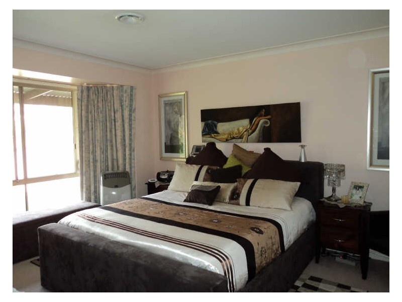 17 Fleming Drive, Broadford VIC 3658