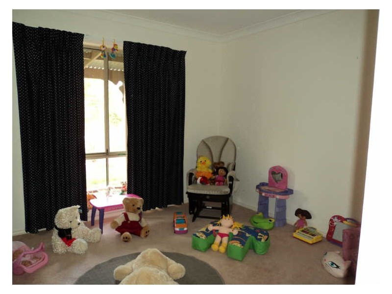 17 Fleming Drive, Broadford VIC 3658