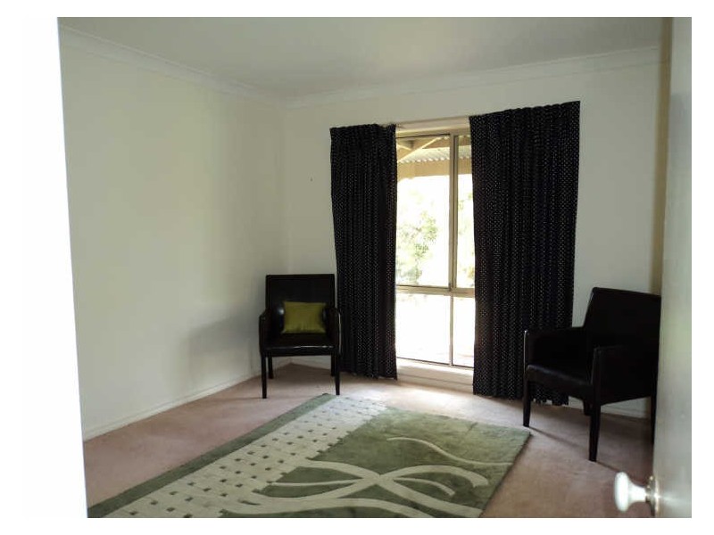 17 Fleming Drive, Broadford VIC 3658