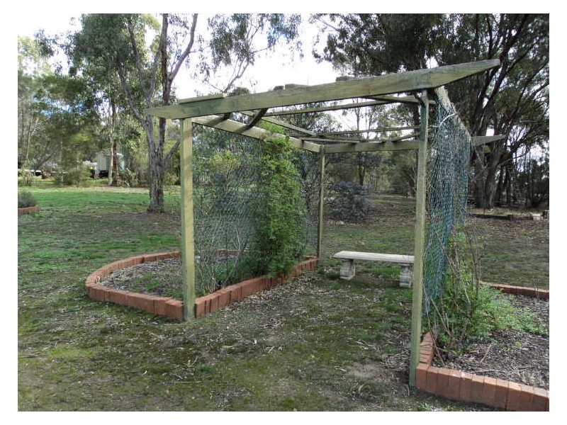 17 Fleming Drive, Broadford VIC 3658