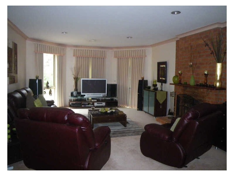 17 Fleming Drive, Broadford VIC 3658