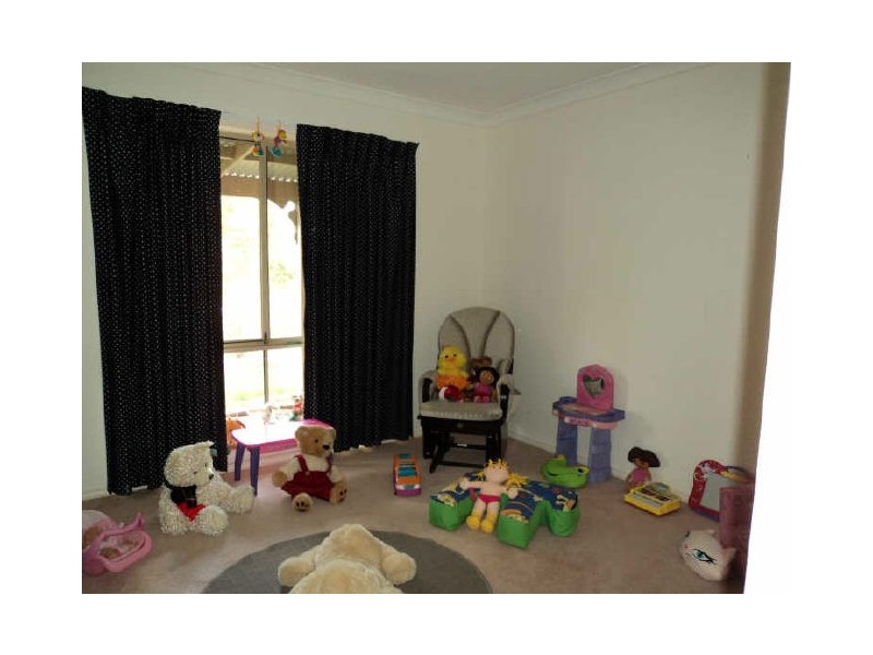 17 Fleming Drive, Broadford VIC 3658