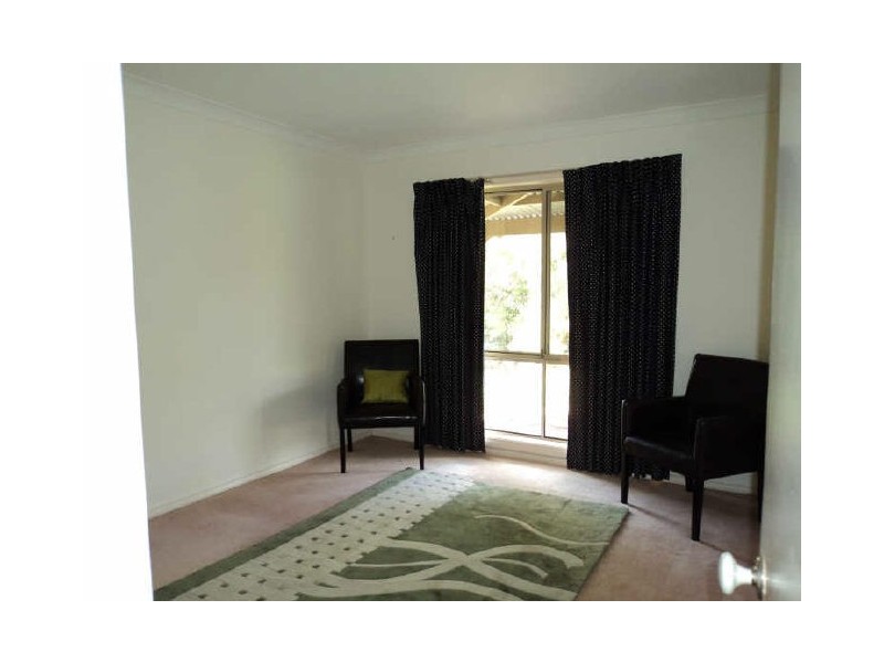 17 Fleming Drive, Broadford VIC 3658