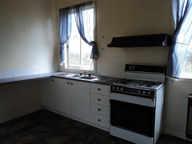 28 Priestley Crescent, Seymour VIC 3660