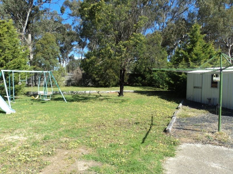 24 Mylson Ave, Broadford VIC 3658