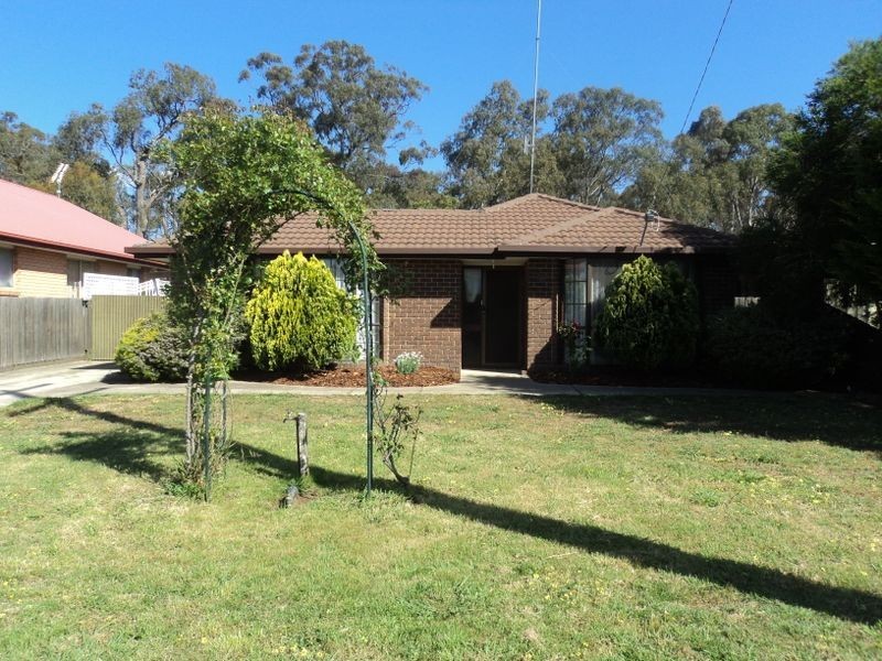 24 Mylson Ave, Broadford VIC 3658