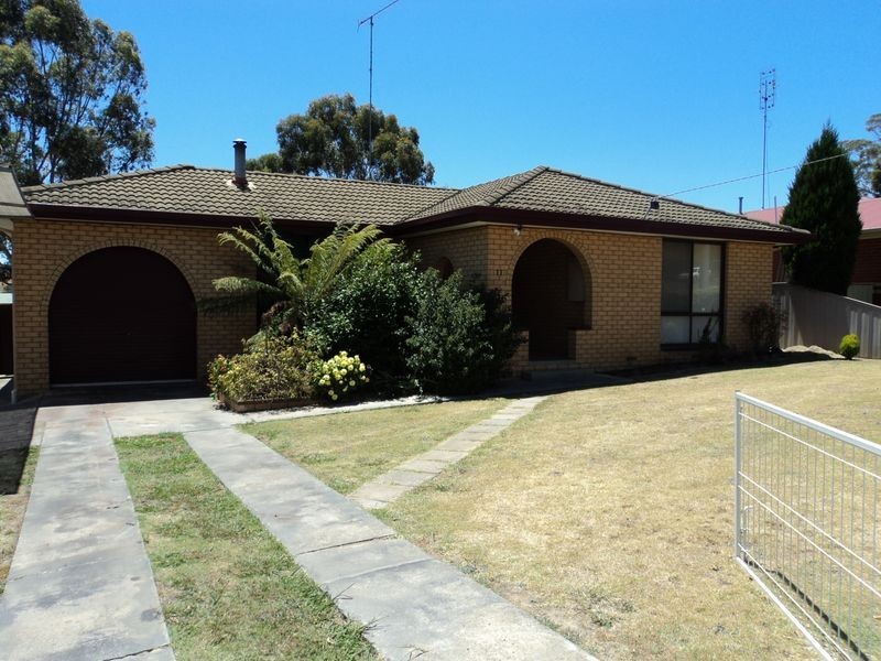 11 Mylson Avenue, Broadford VIC 3658
