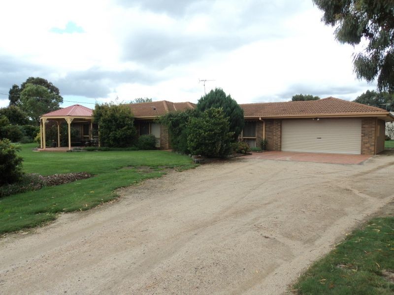 22-24 Burgess Road, Kilmore VIC 3764