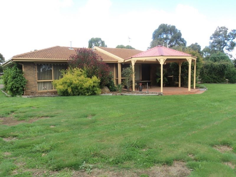 22-24 Burgess Road, Kilmore VIC 3764