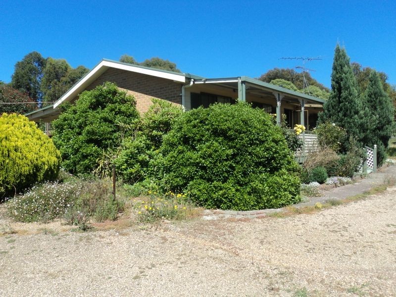 18 Kooralinga Drive, Wandong VIC 3758