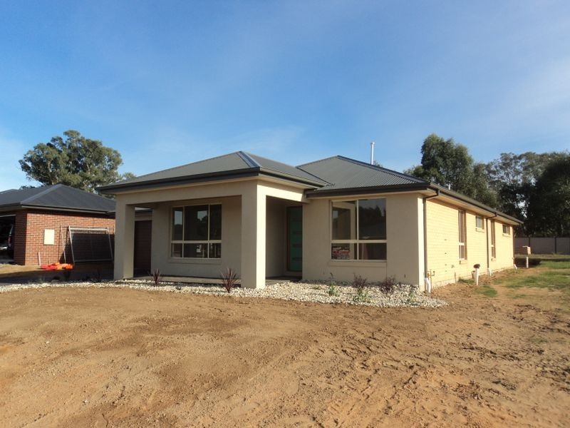 61 Donaldson Drive, Broadford VIC 3658
