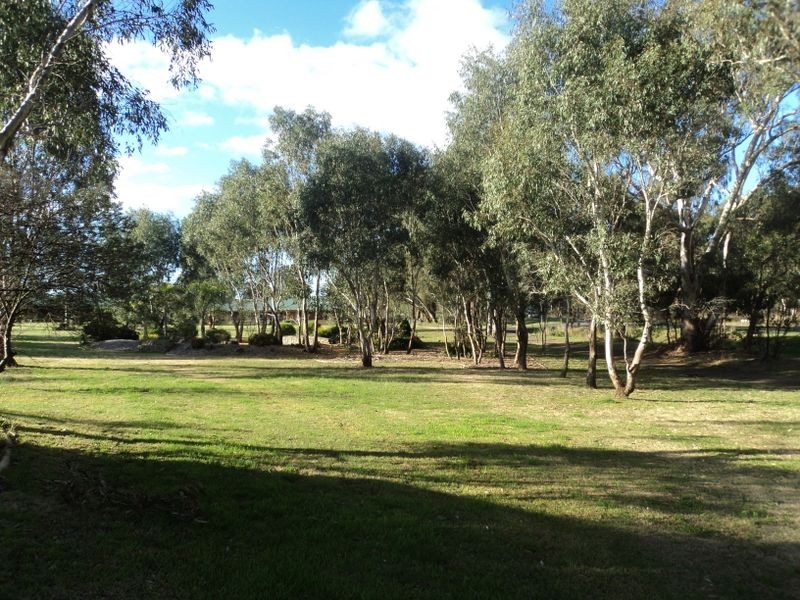 54 Casey Cres, Broadford VIC 3658