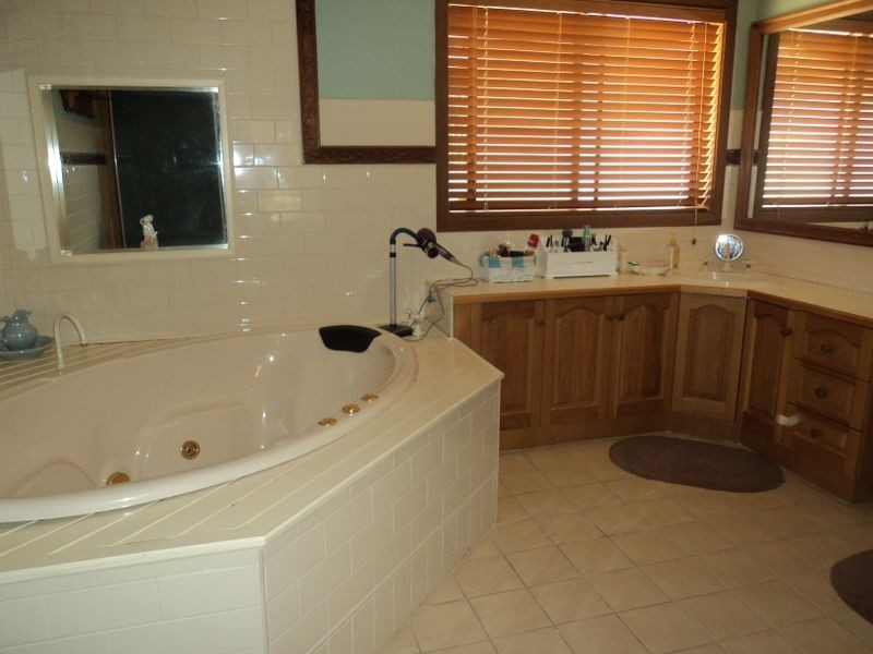 44 Casey Crescent, Broadford VIC 3658