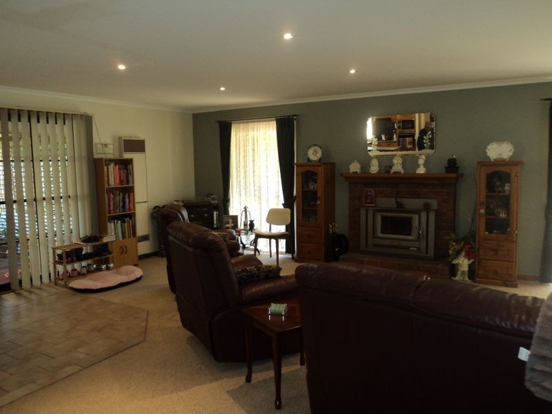 44 Casey Crescent, Broadford VIC 3658