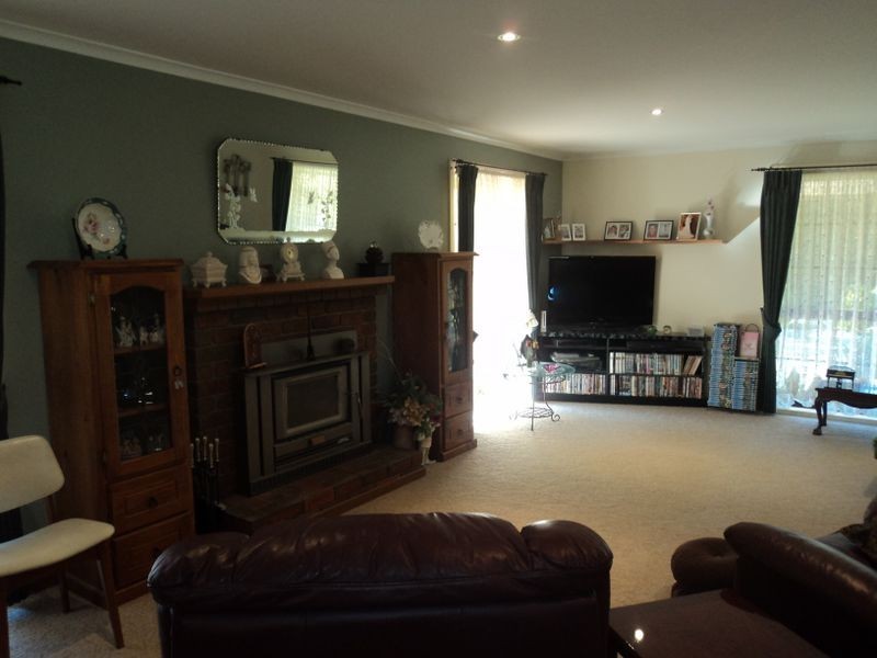 44 Casey Crescent, Broadford VIC 3658