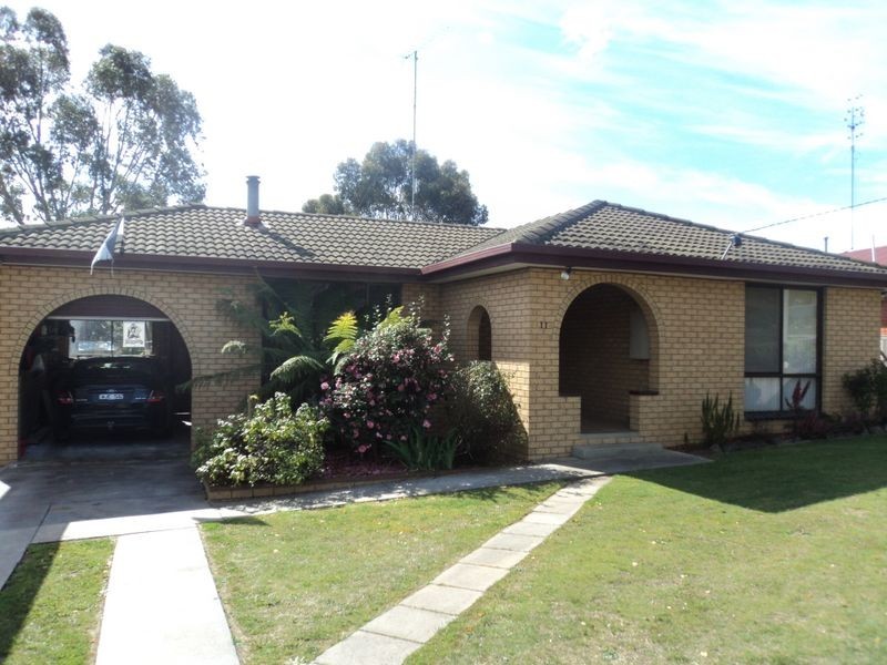 11 Mylson Avenue, Broadford VIC 3658