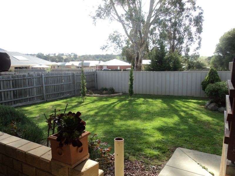 11 Mylson Avenue, Broadford VIC 3658