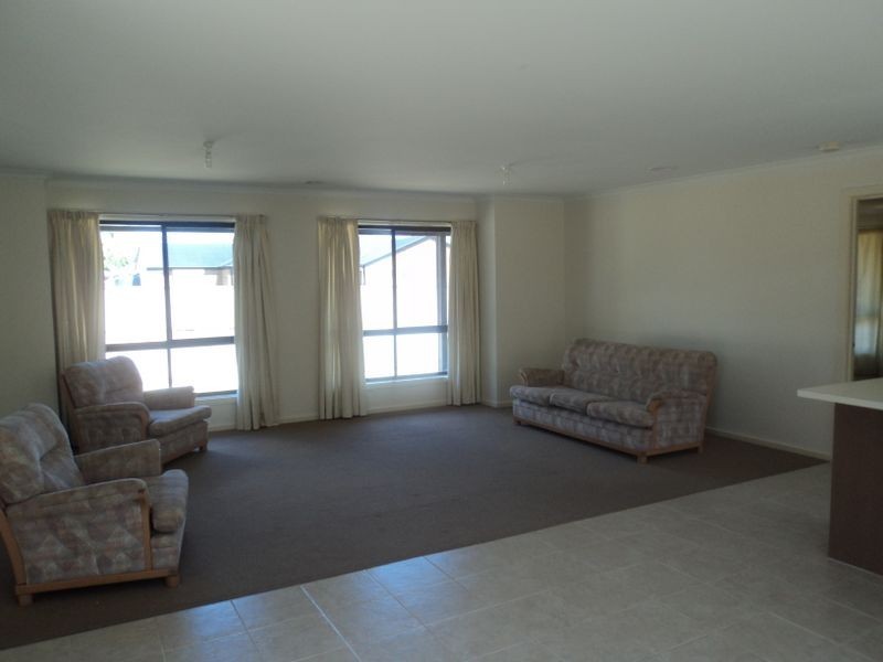 52 Donaldson Drive, Broadford VIC 3658