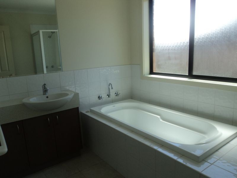 52 Donaldson Drive, Broadford VIC 3658