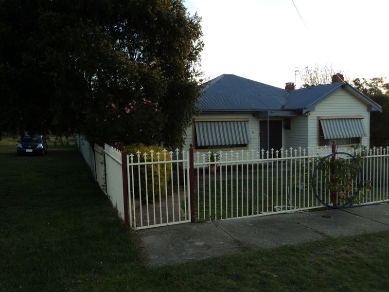8 Powlett Street, Broadford VIC 3658