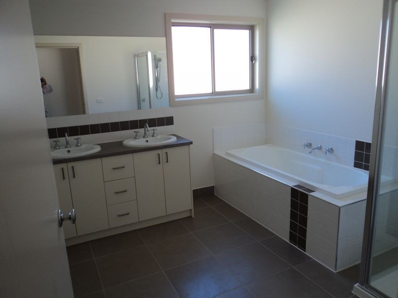 15 Chloe Drive, Broadford VIC 3658