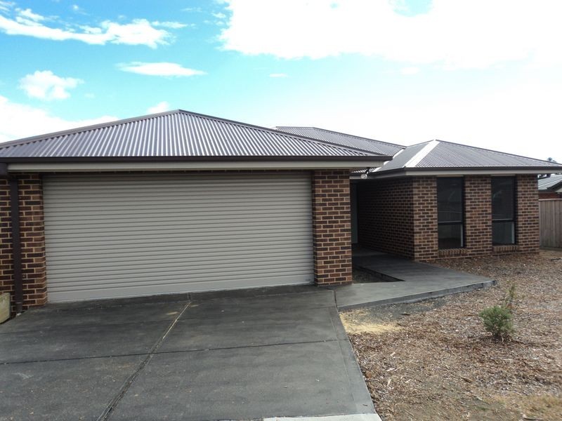 13 Grange Drive, Broadford VIC 3658
