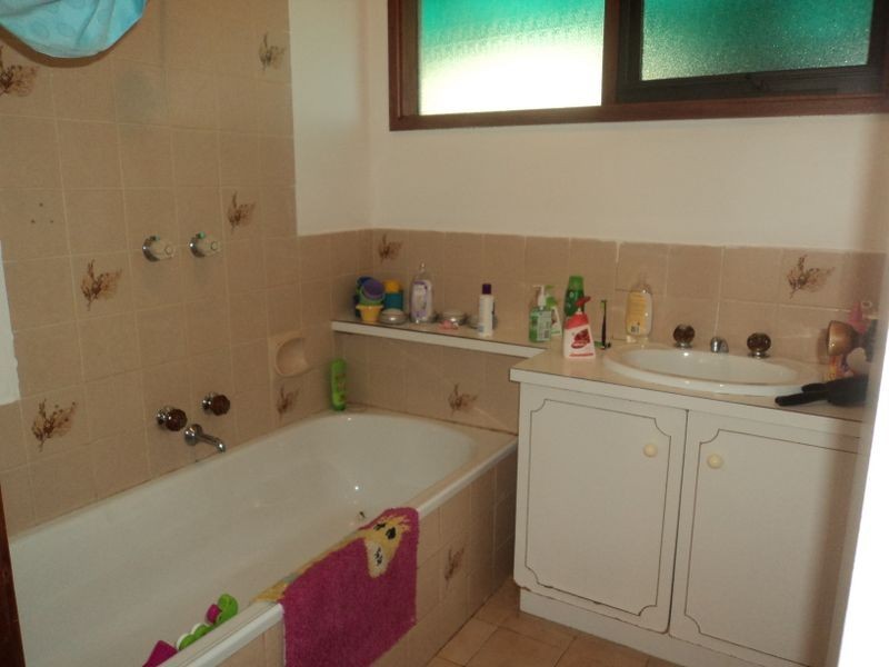 6 Lorrine Parade, Broadford VIC 3658