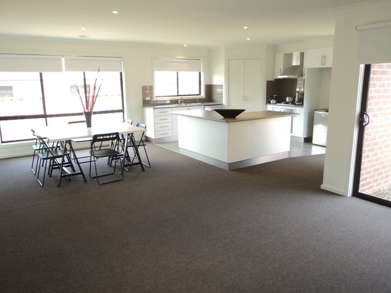 17 Grange Drive, Broadford VIC 3658