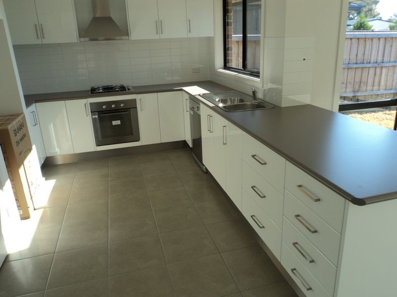 13 Grange Drive, Broadford VIC 3658