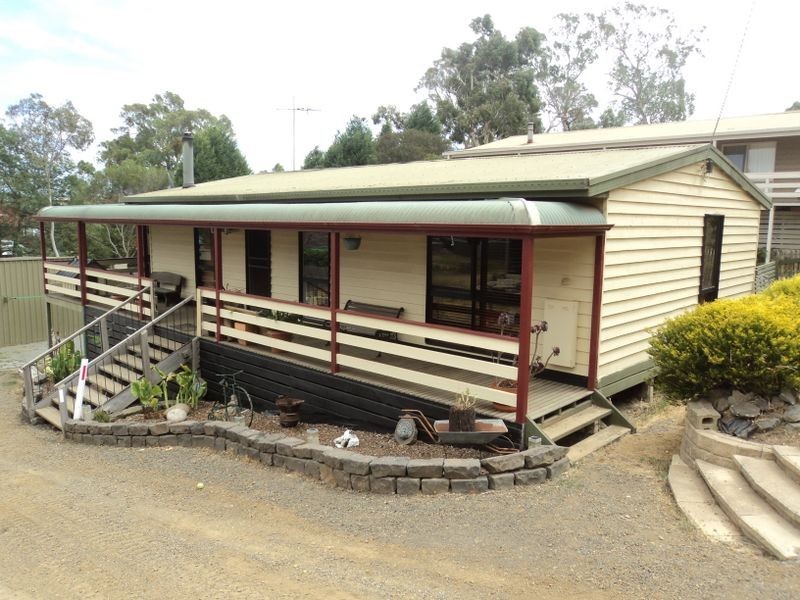 10 Linton Street, Clonbinane VIC 3658