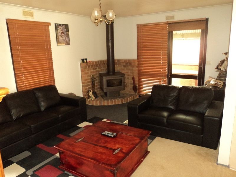 10 Linton Street, Clonbinane VIC 3658