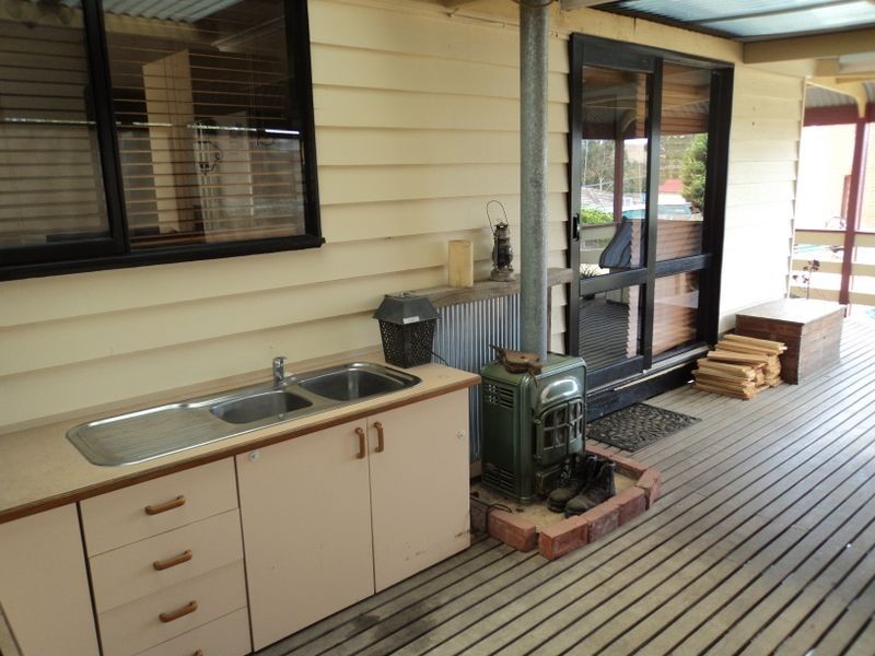 10 Linton Street, Clonbinane VIC 3658