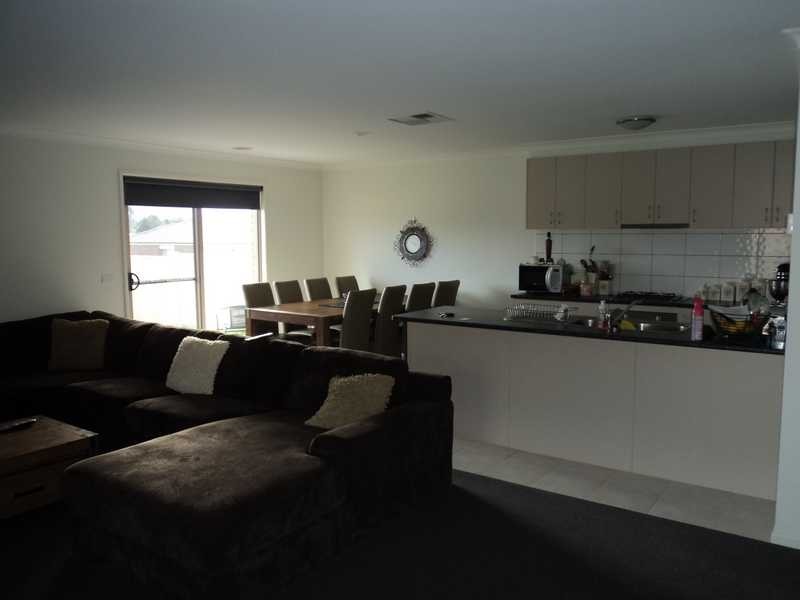 8 Finlay Ct, Kilmore VIC 3764