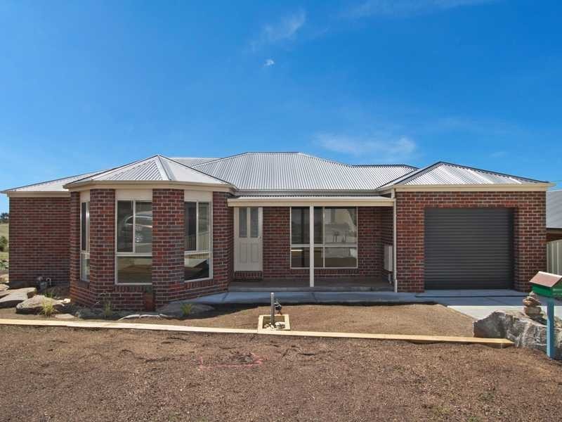 8 Chrystobel Way, Kilmore VIC 3764