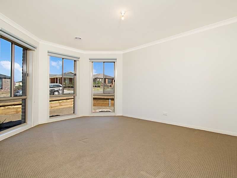 8 Chrystobel Way, Kilmore VIC 3764