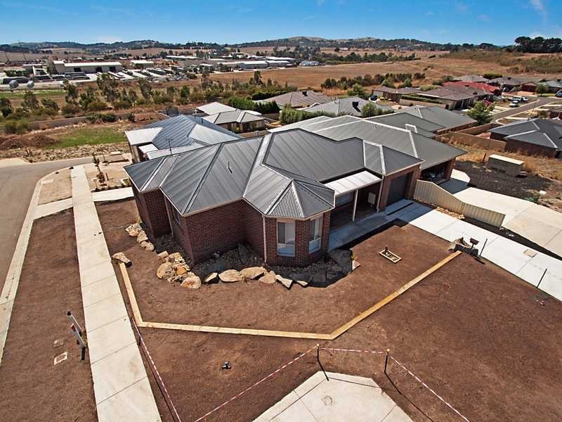 8 Chrystobel Way, Kilmore VIC 3764