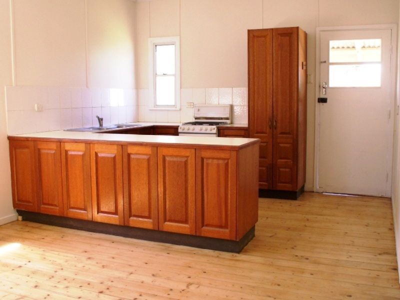 21 Samford Road, Leichhardt QLD 4305