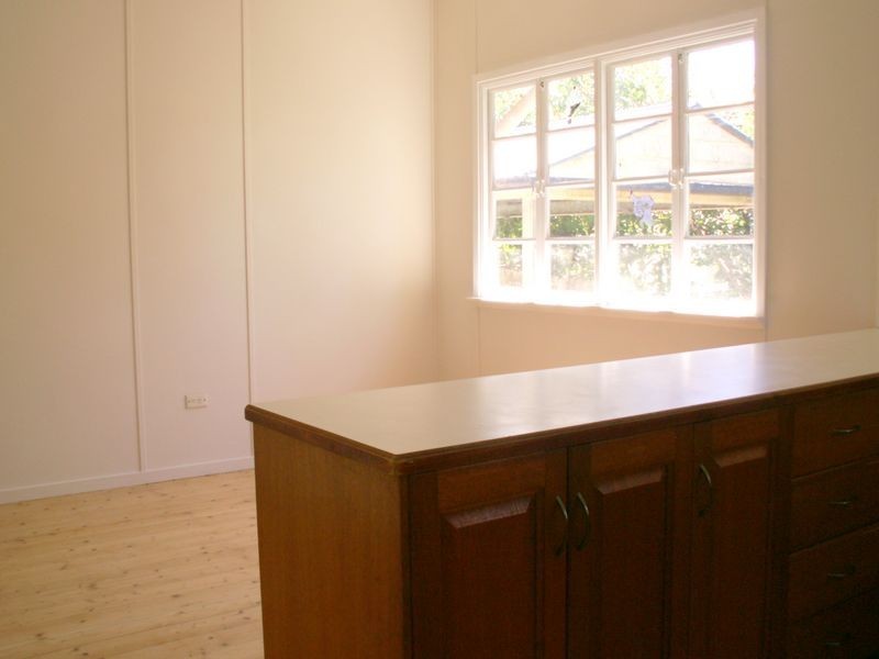 21 Samford Road, Leichhardt QLD 4305