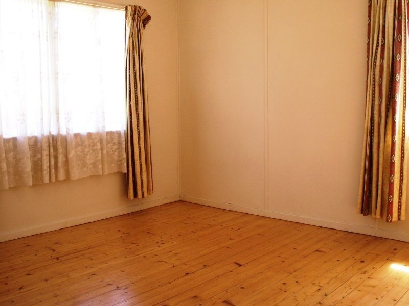 21 Samford Road, Leichhardt QLD 4305