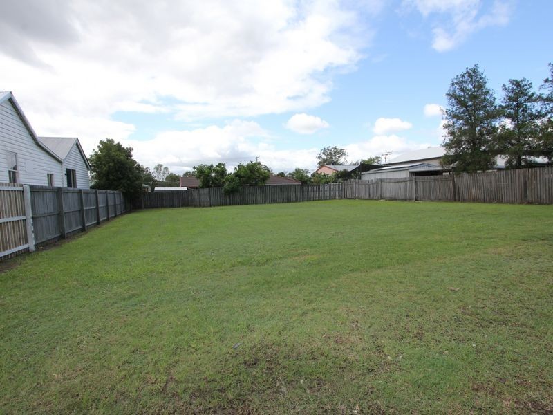62 Queen Street, Blackstone QLD 4304