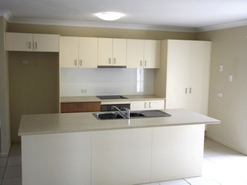 8 Stathis Place, Bundamba QLD 4304