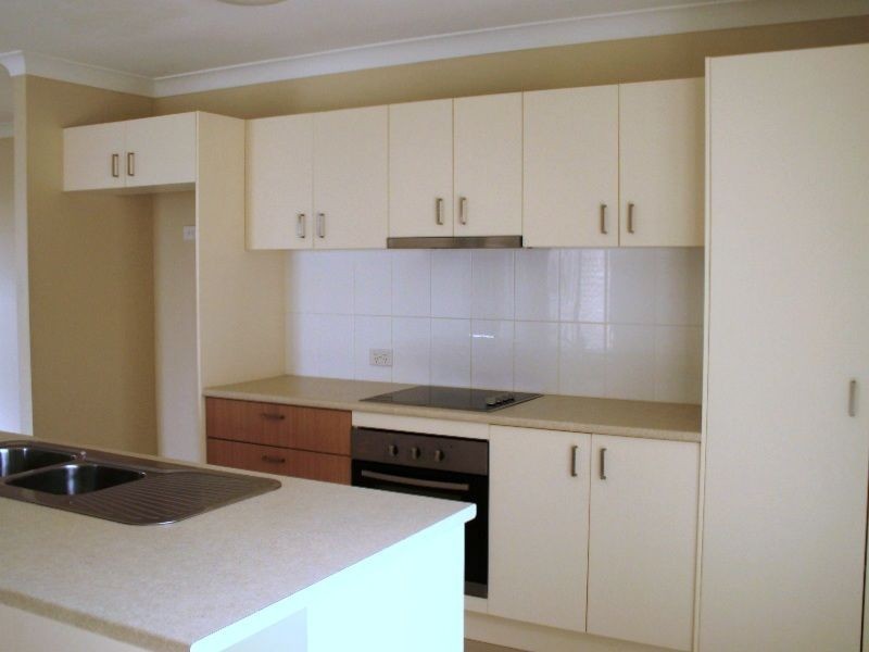 8 Stathis Place, Bundamba QLD 4304