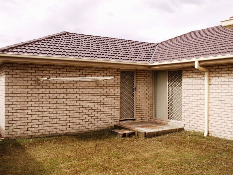 8 Stathis Place, Bundamba QLD 4304