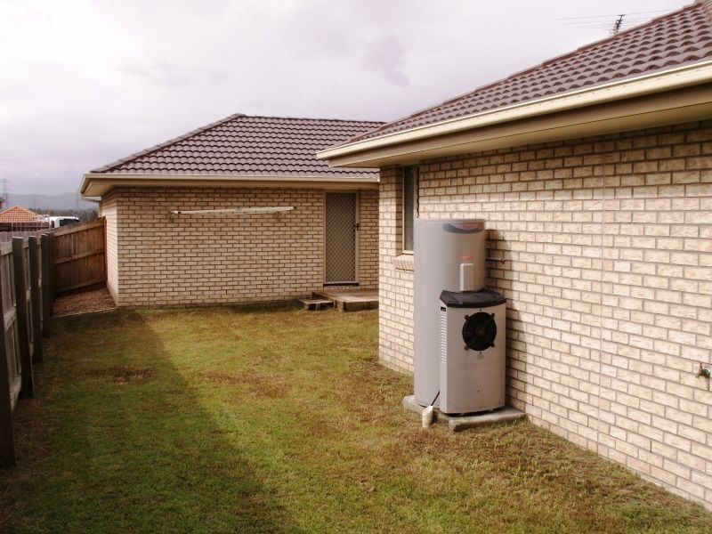 8 Stathis Place, Bundamba QLD 4304