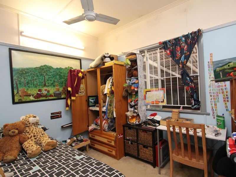 8 Shapcott Street, Eastern Heights QLD 4305