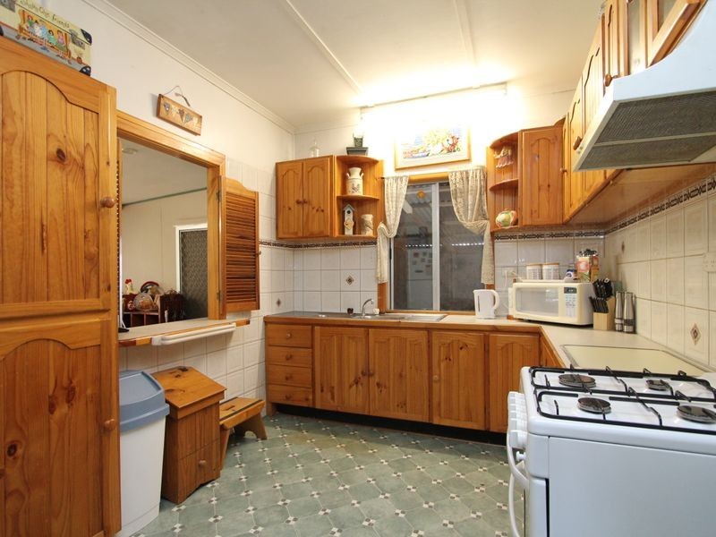 8 Shapcott Street, Eastern Heights QLD 4305